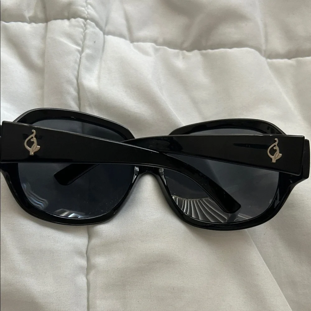 Baby phat wallet and vintage sunglasses - Picture 9 of 14